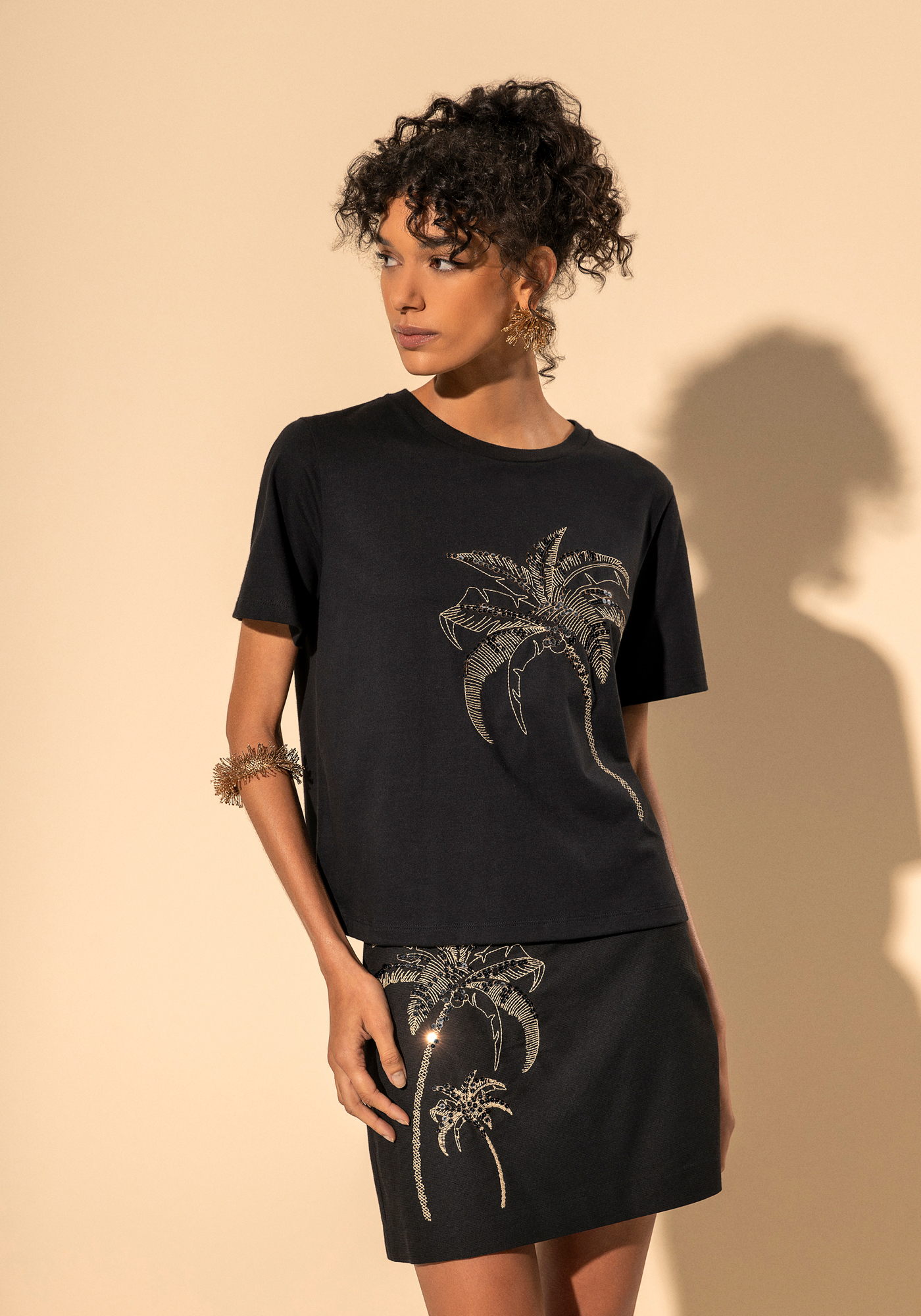 Camiseta de algodón con bordado y lentejuelas - Imagen 4