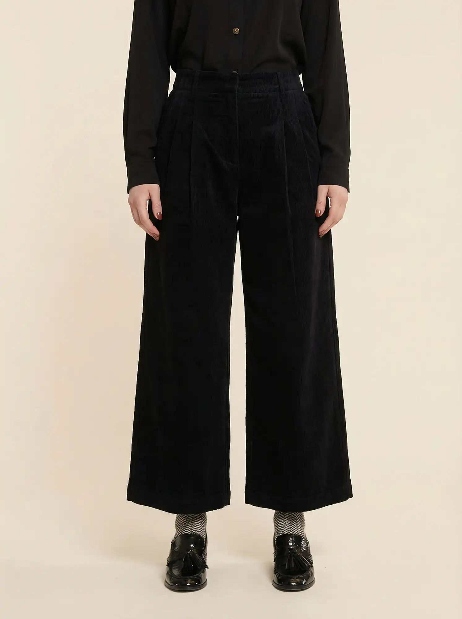 Pantalón_pana_fina_negro_Pepaloves_112400