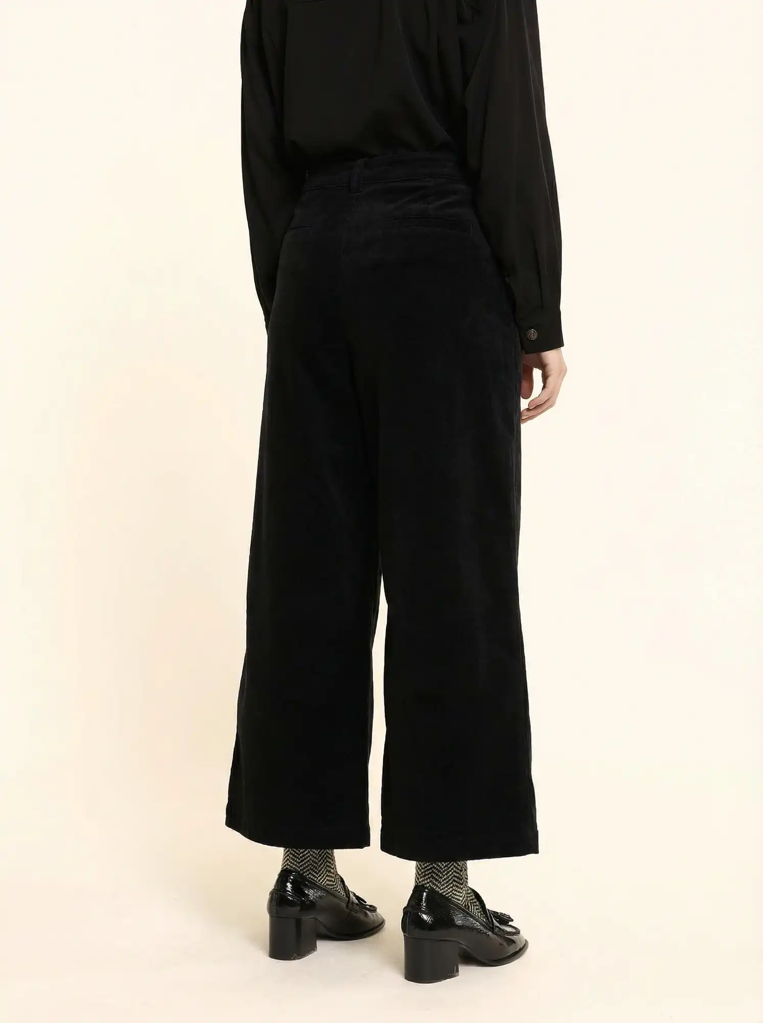 Pantalón_pana_fina_negro_Pepaloves_112400