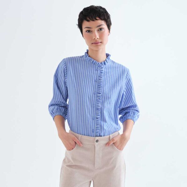 Camisa_rayas_azul_detalle_volantes_Compañía_fantastica_63C11088