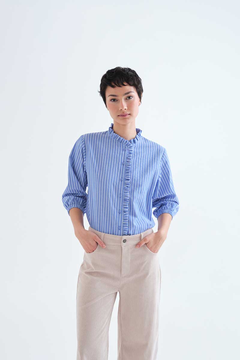 Camisa_rayas_azul_detalle_volantes_Compañía_fantastica_63C11088