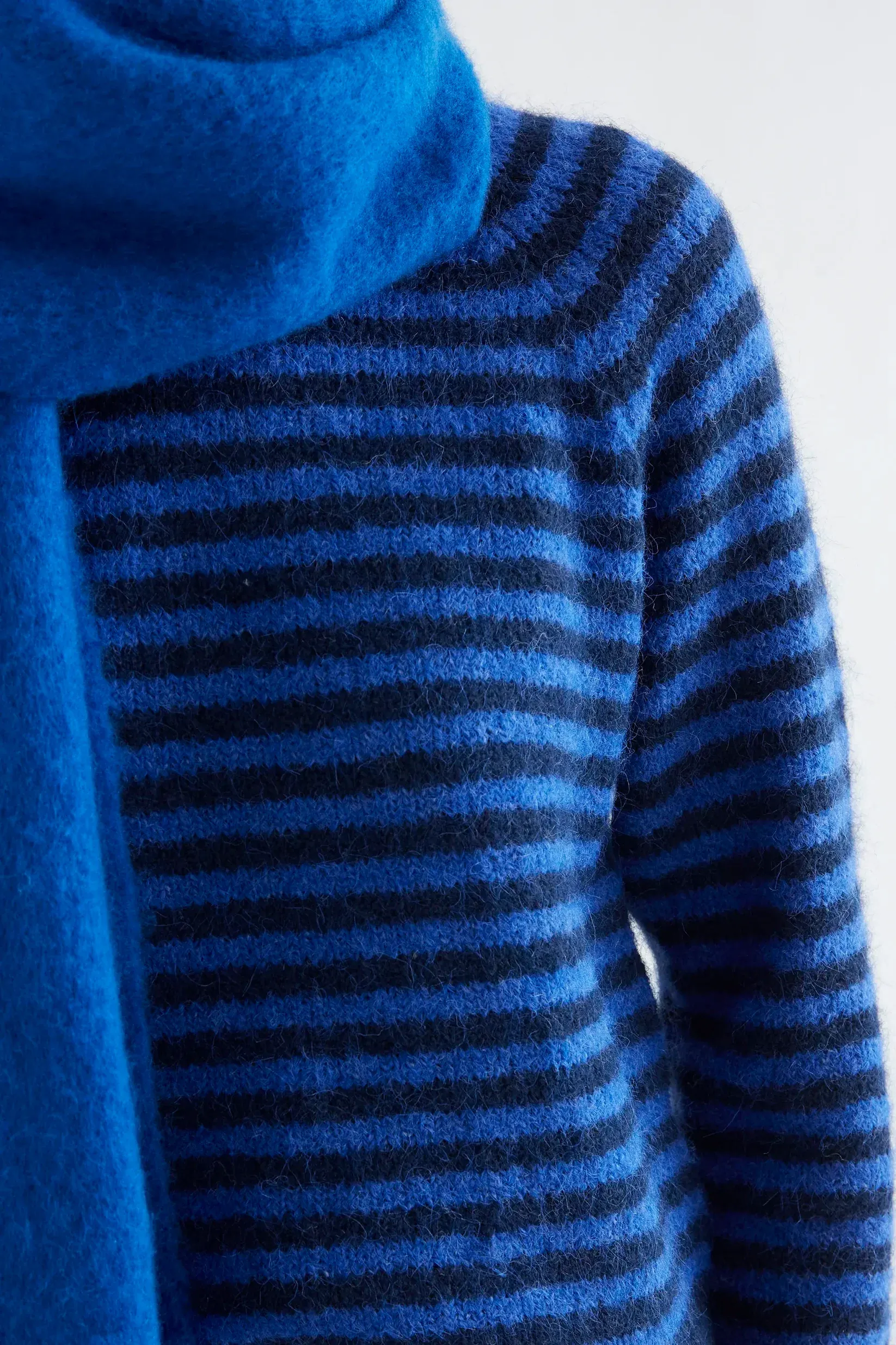Jersey-punto-rayas-azul-Compañía-Fantástica-64C_10466